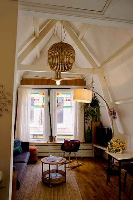 Woonkamer met kapconstructie